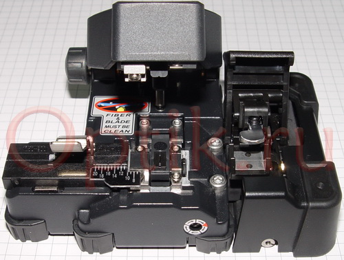 Скалыватель угловой Fujikura CT-11A Скалыватель угловой Fujikura CT-11A